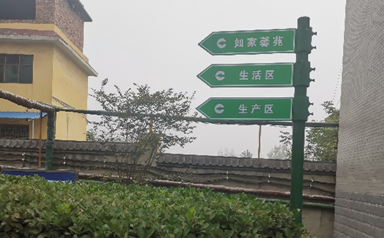 虽然是个小型矿但是设施很齐全.jpg